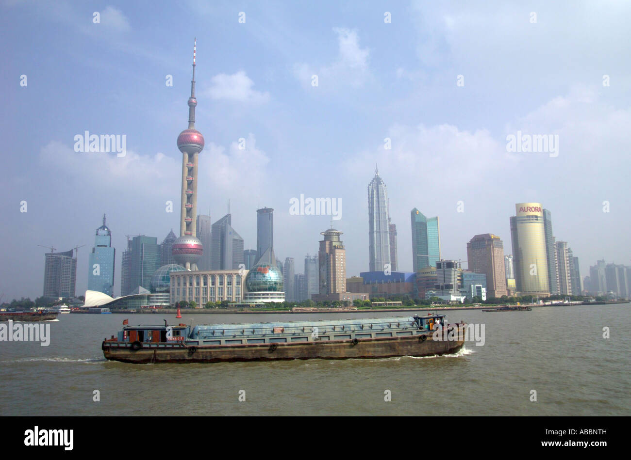 Shanghai waterfront boats hi-res stock photography and images - Alamy