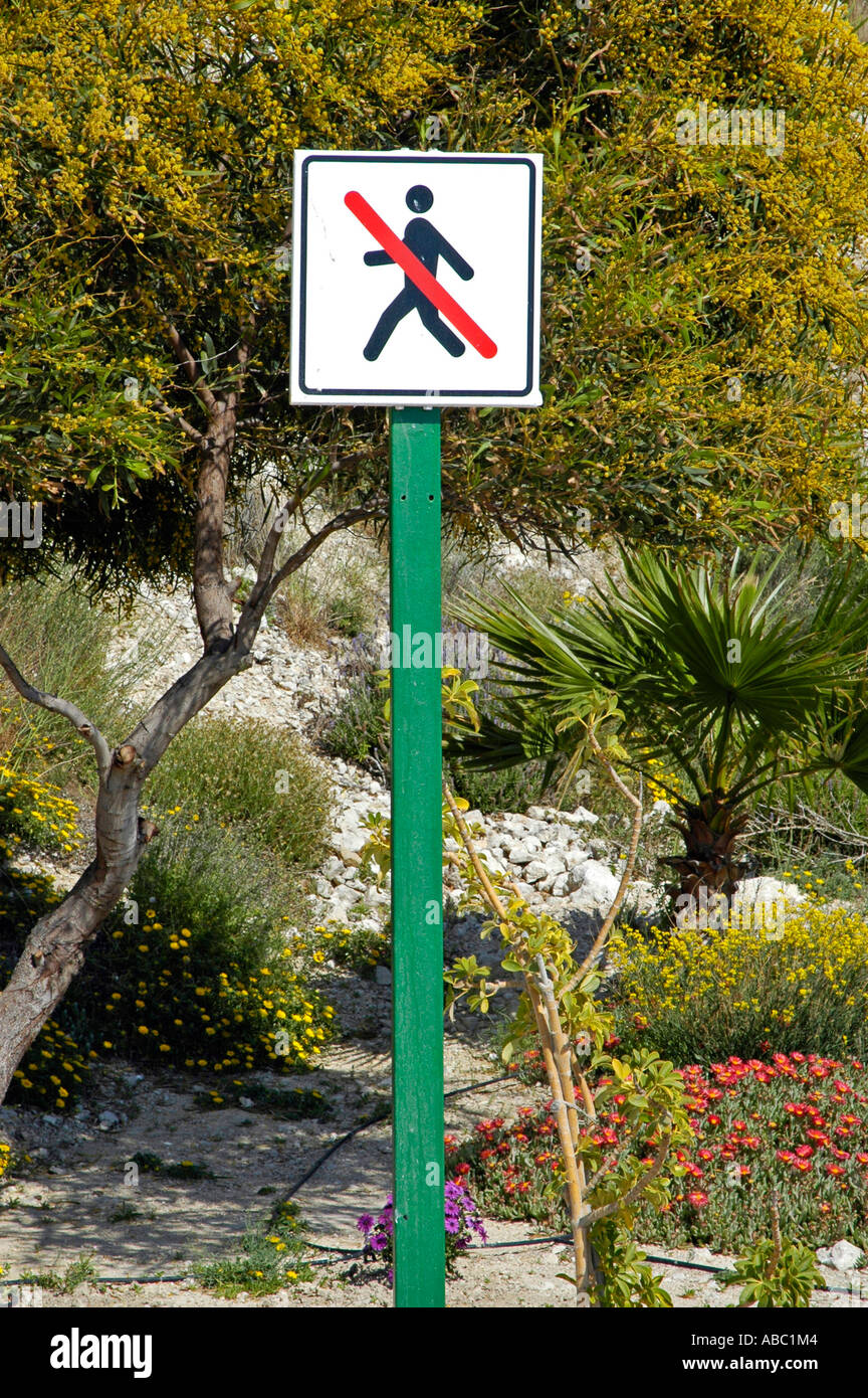 No trespassing, prohibition sign, symbol, graphics, people, Calpe