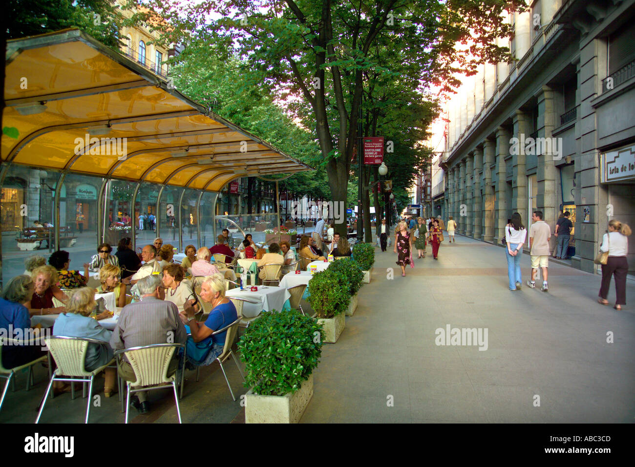 Outdoor cafe spain hi-res stock photography and images - Alamy