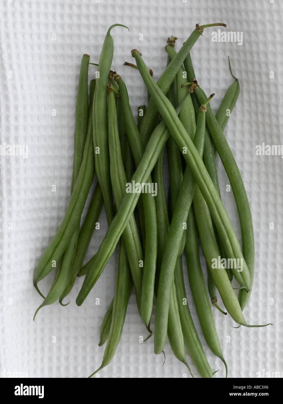 Dwarf broad beans hi-res stock photography and images - Alamy