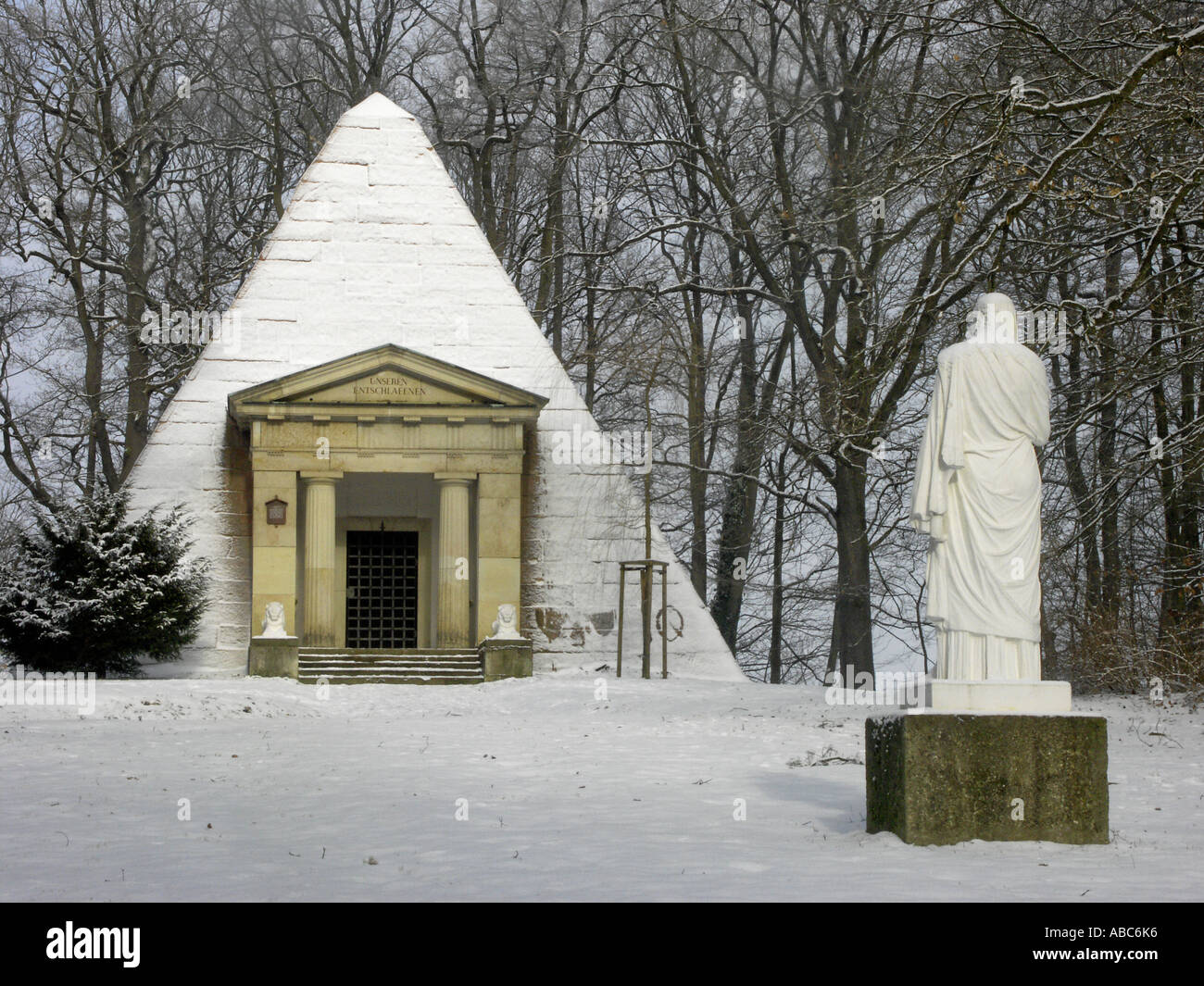Pyramid In Machern Neon classical statue hi-res stock photography and images - Alamy