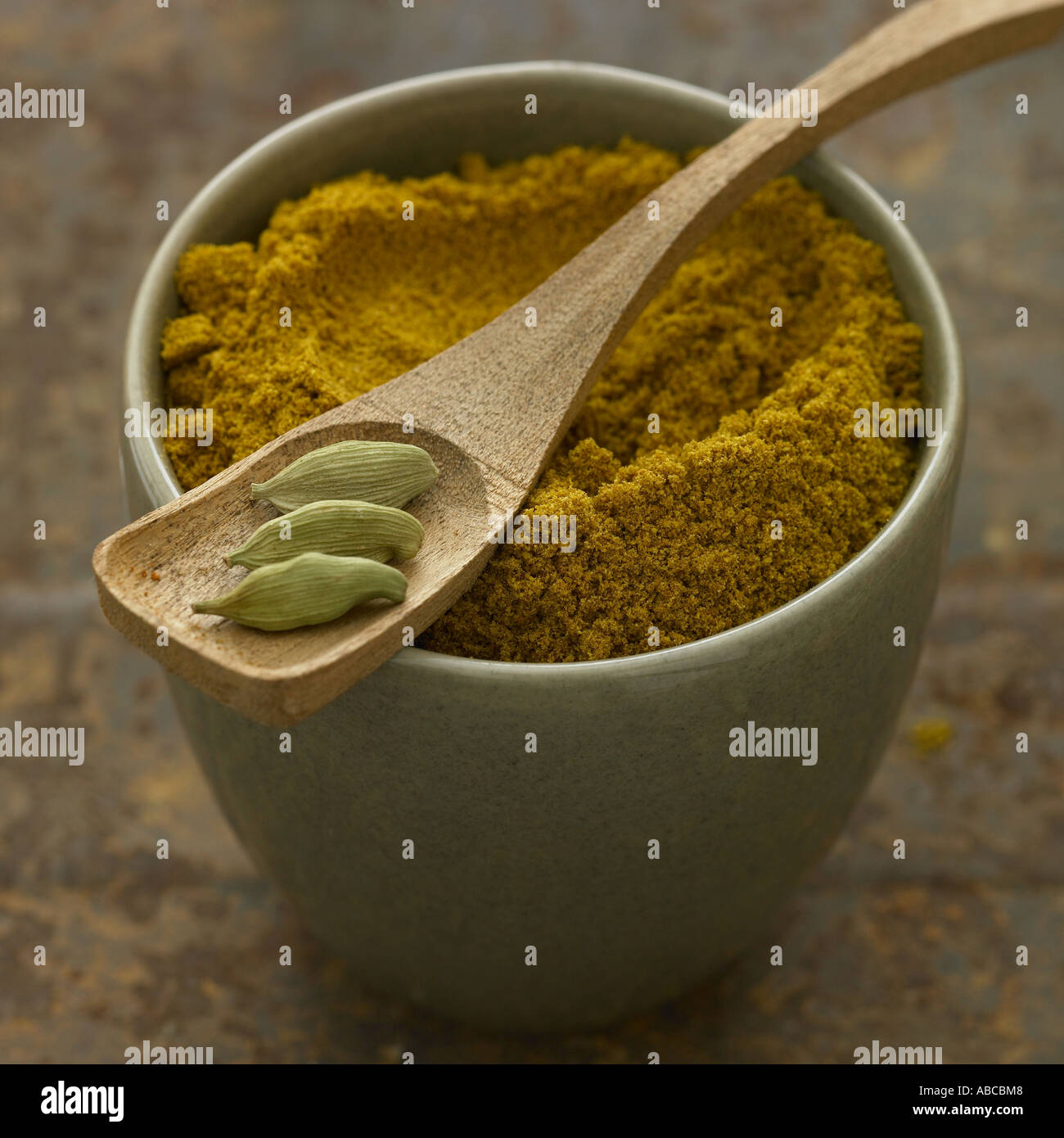 Curry powder and cardamom pods one of a set of similar spice shots Stock Photo Alamy