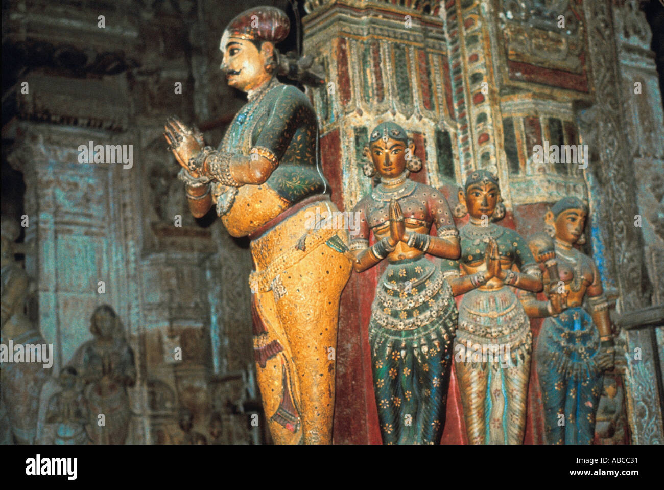 Portrait sculpture of Tirumalai Nayak and his wives in Pudu Mandapam. Minakshi Sundaresvara Temple. Madurai, Tamilnadu, India Stock Photo - Alamy