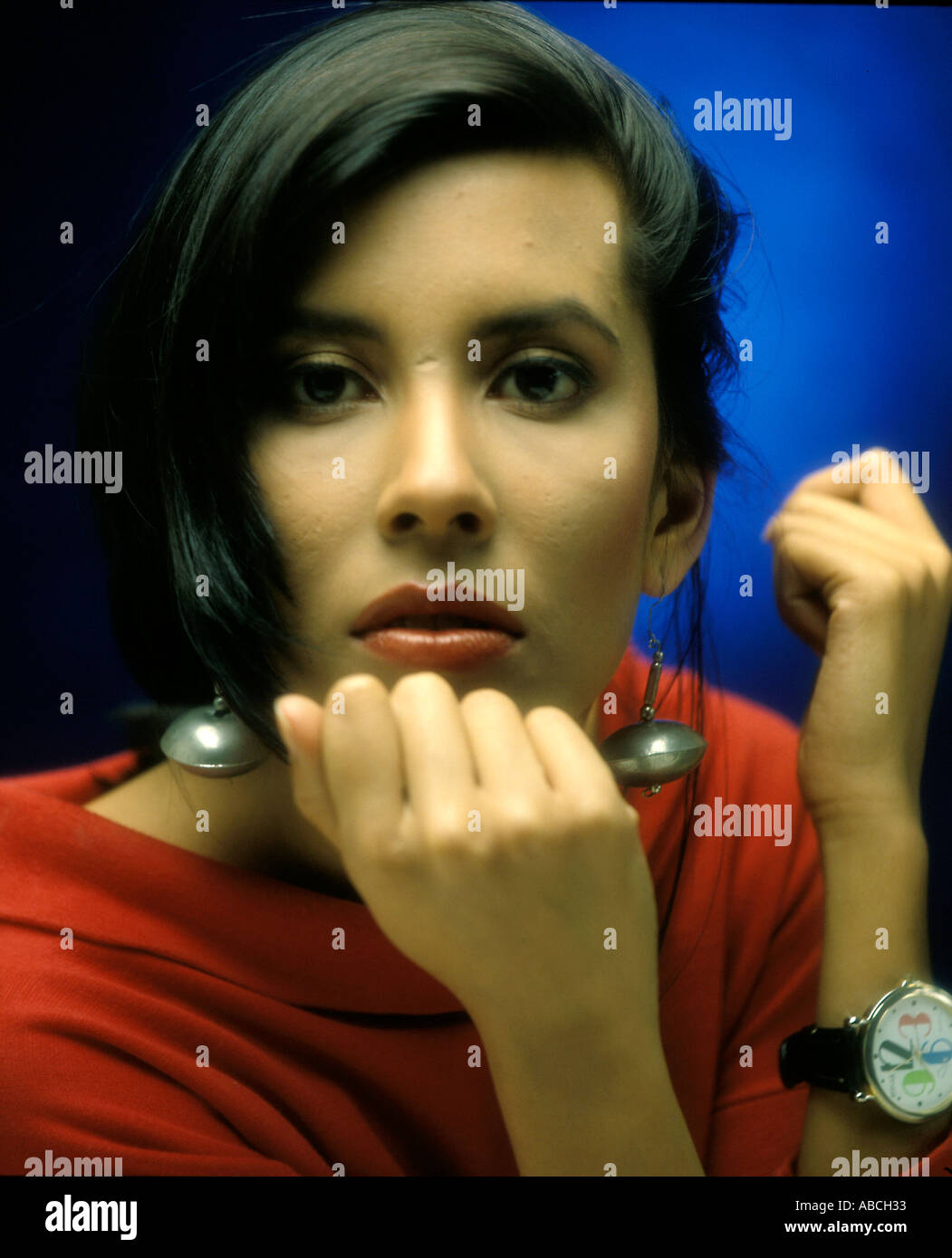 SSA70202 Young woman looking to the camera Stock Photo