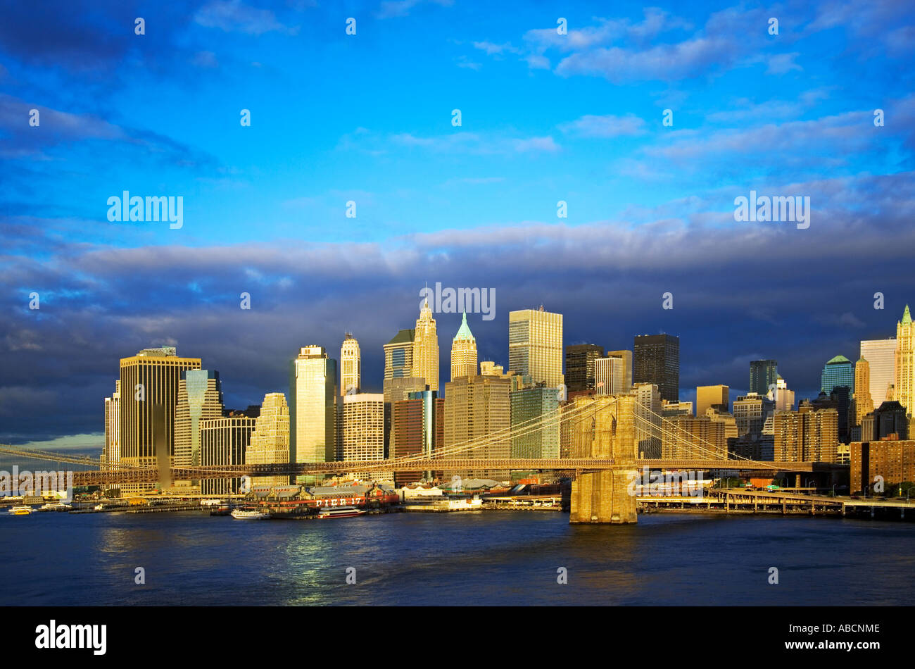 Brooklyn bridge and new york skyline Stock Photo - Alamy