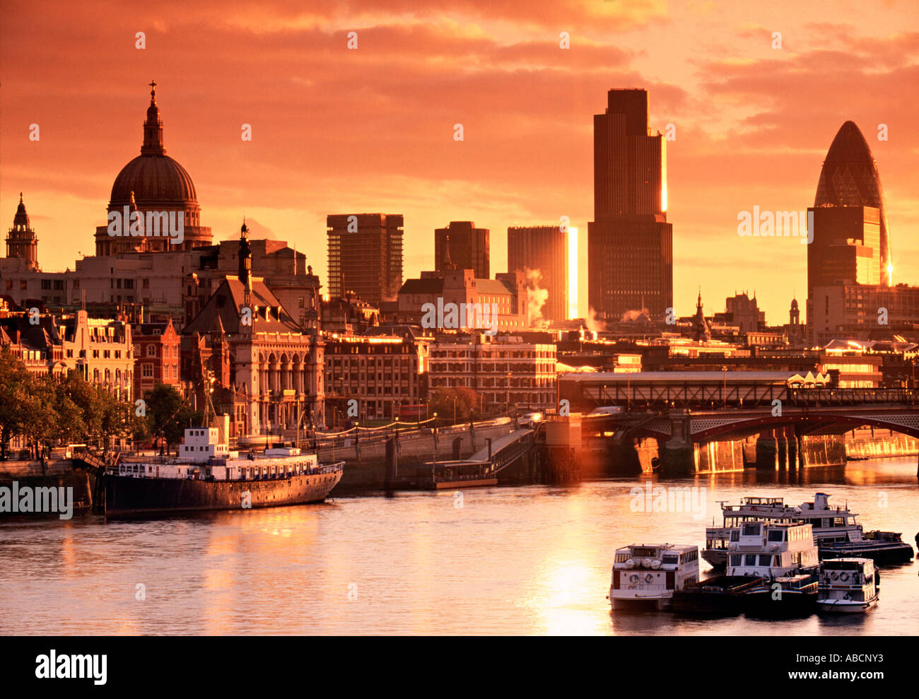 Thames Ridelondon Thames and london hi-res stock photography and images - Alamy