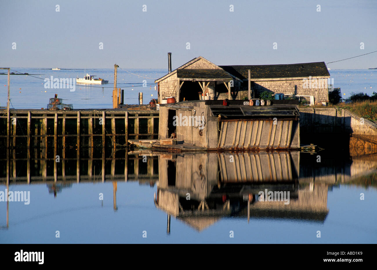 Shanty on the dock hires stock photography and images Alamy