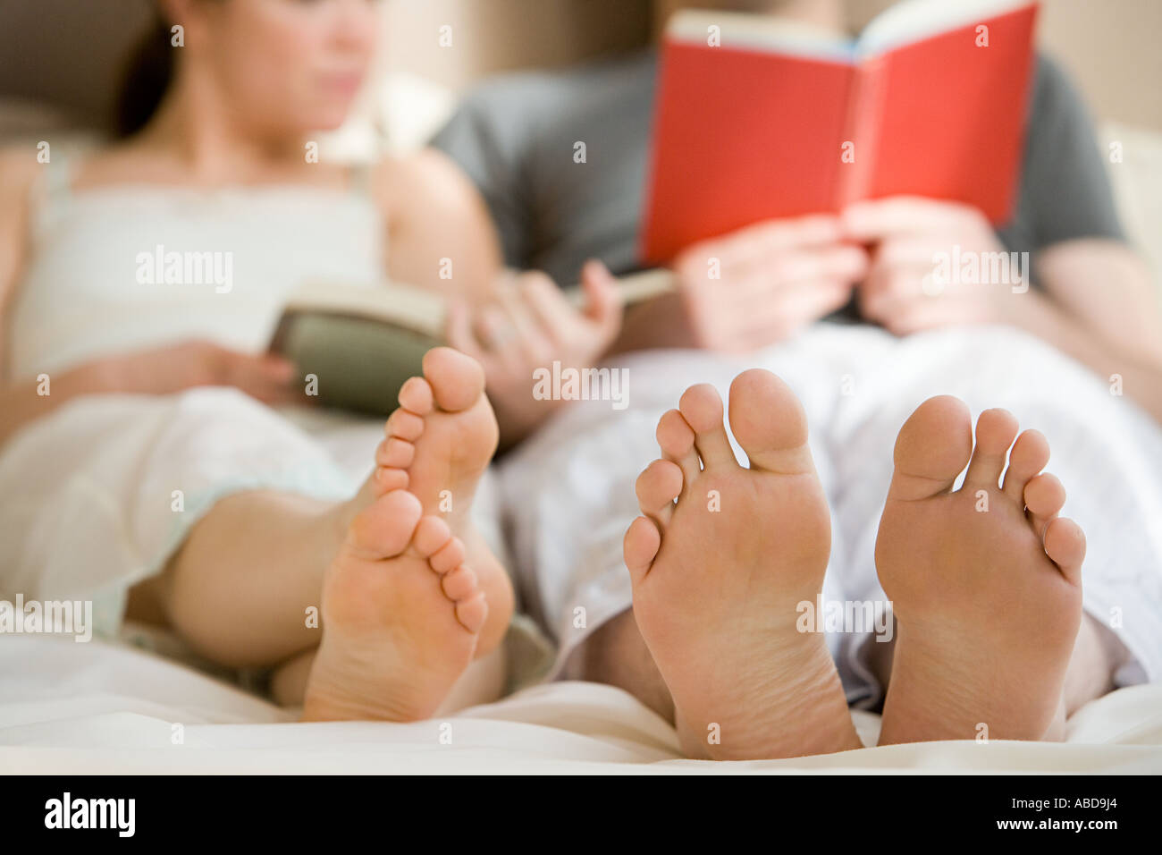 Couples feet. Alfa couple. Alpha couple feet. Утро пара в кровати. Reading in Bed.