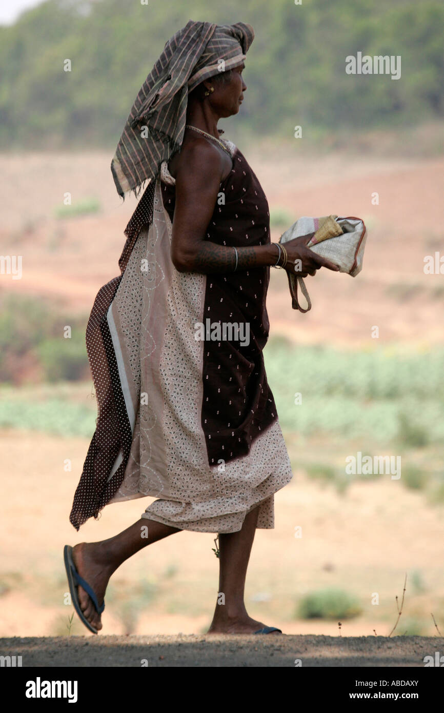 On the road to the tribal market at Kunduli near Koraput, Orissa, India Stock Photo