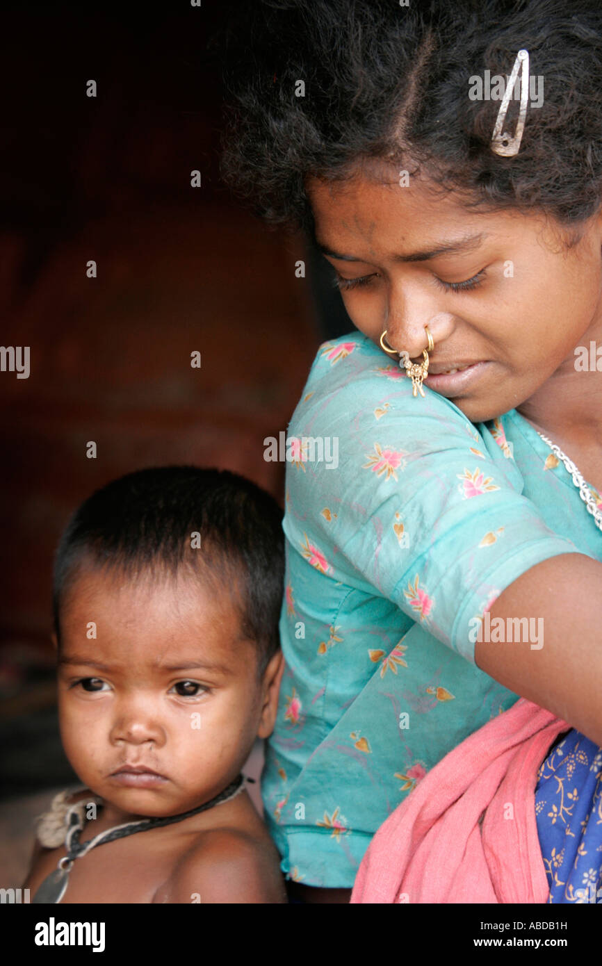 Mother and child at the village of Madhlibad, near Rayagada, Orissa, India Stock Photo