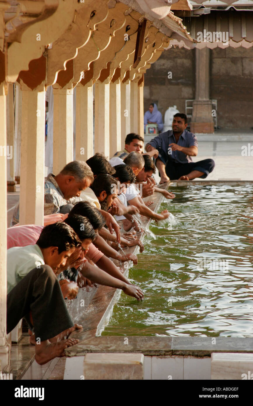 Muslim Men Washing Before Prayer Jami Masjid Ahmedabad Gujarat India Stock Photo 4197614 Alamy