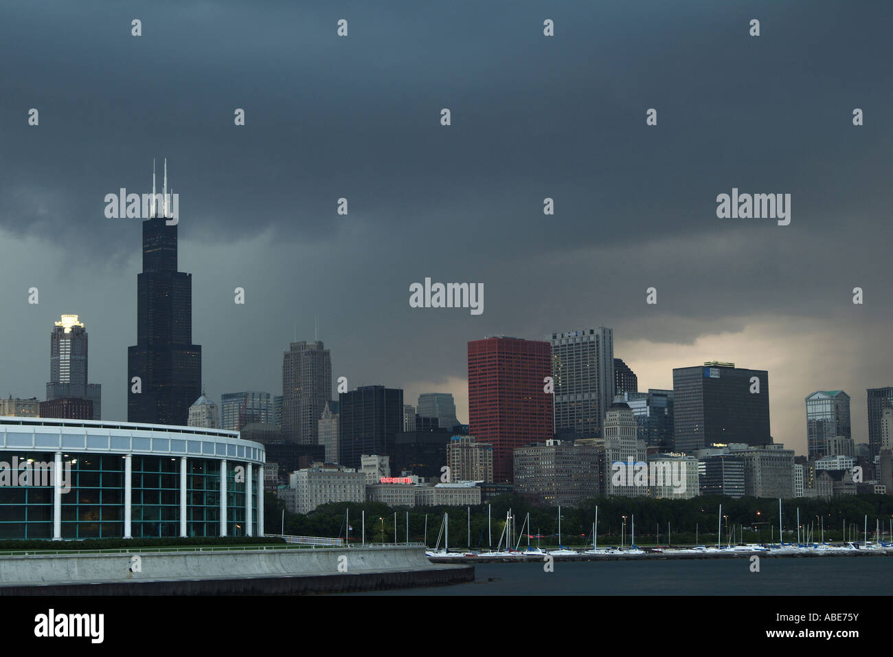Center chicago hi hi-res stock photography and images - Alamy