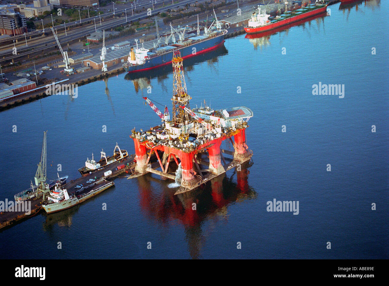 An oil platform Stock Photo Alamy