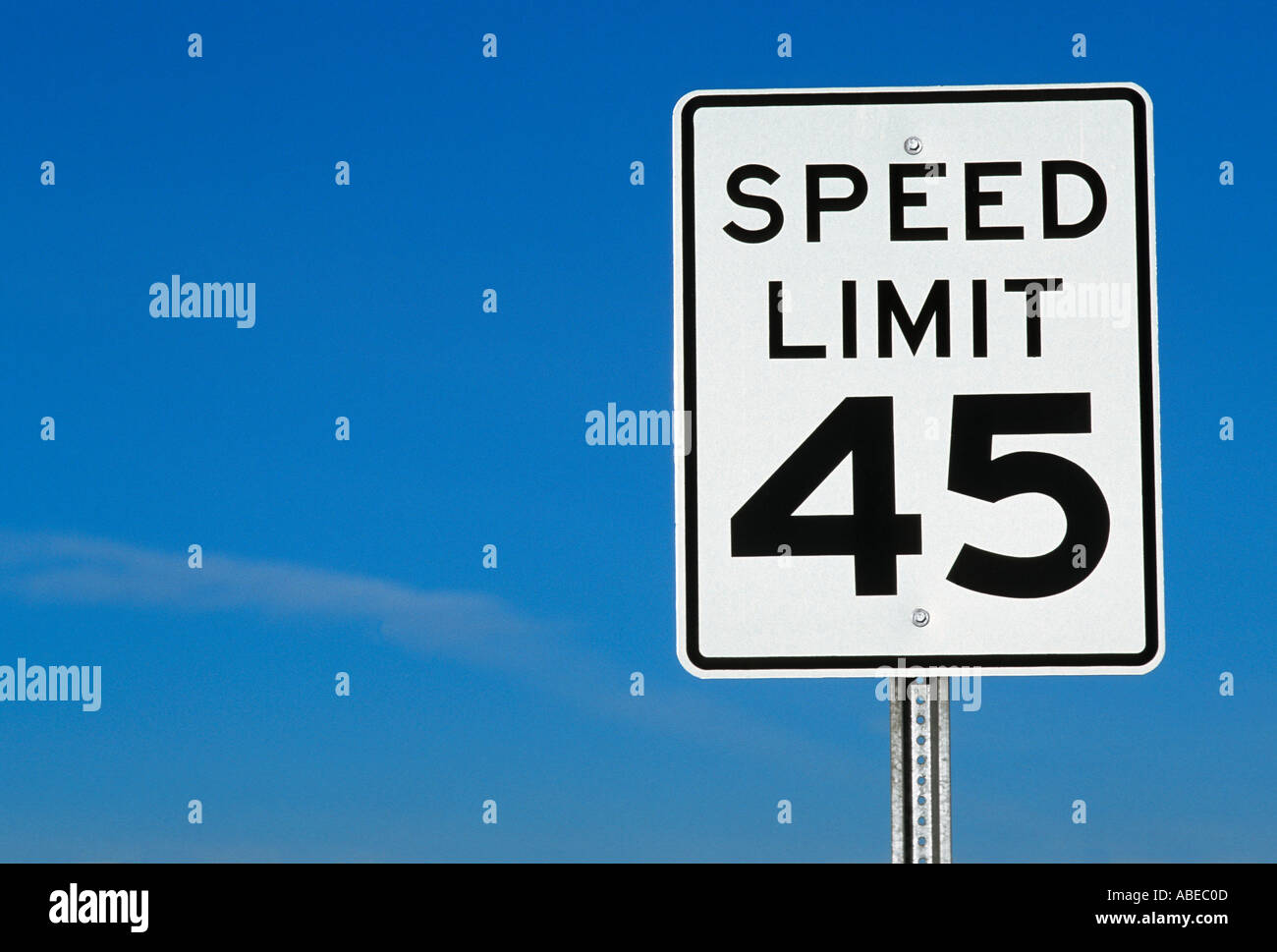 45 mph road sign speed hi-res stock photography and images - Alamy