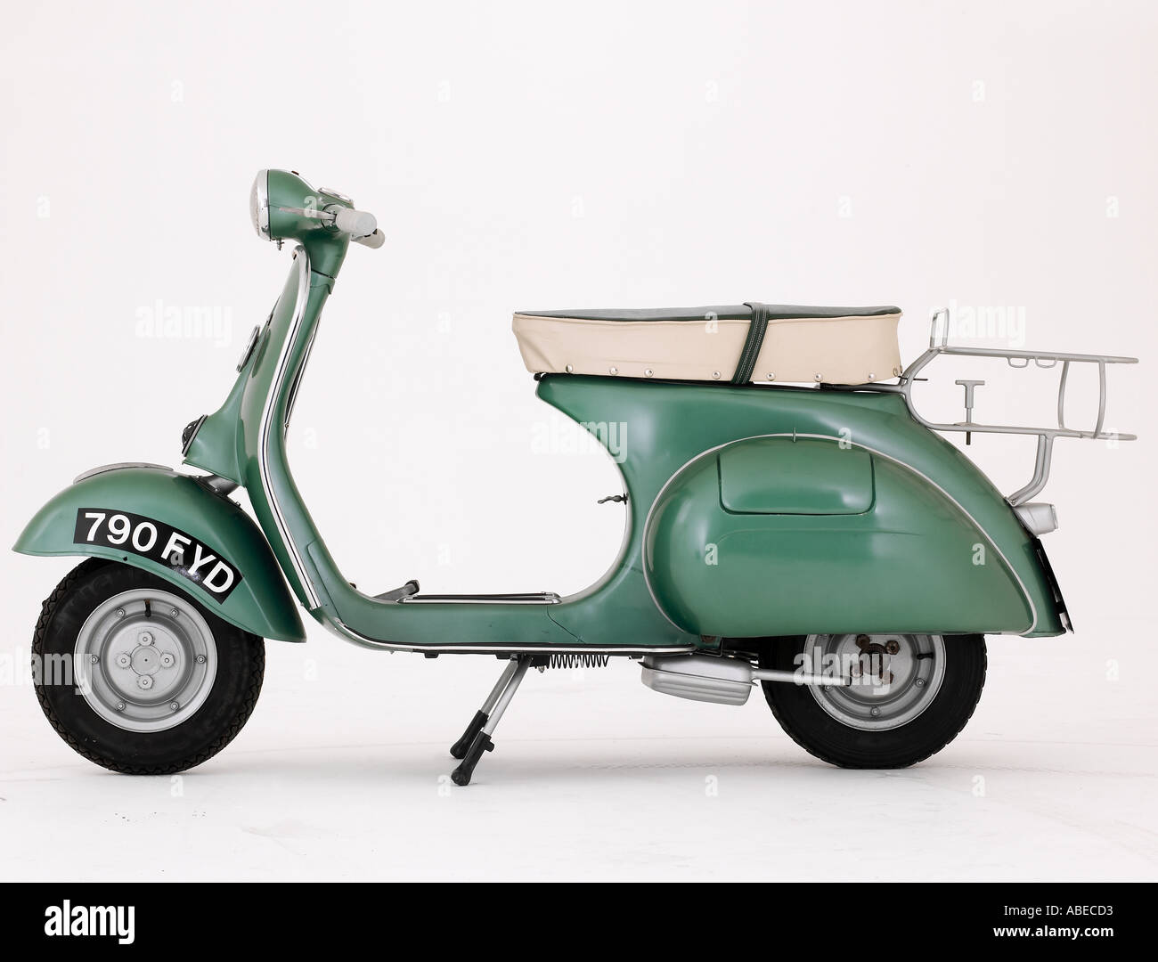 Vespa scooter 1950s hi-res stock photography and images - Alamy