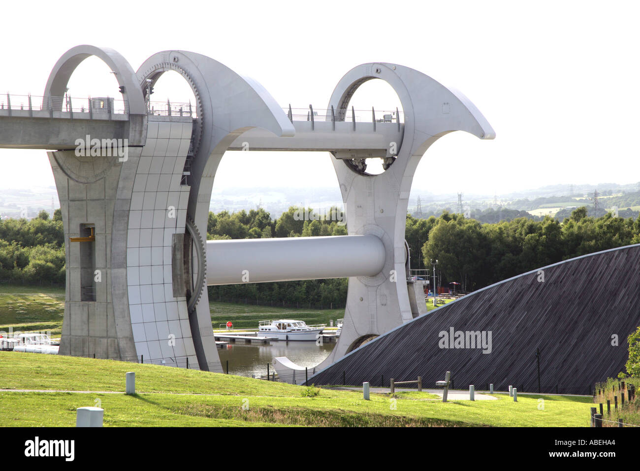 THE FALKIRK WHEEL WATERLIFT FORTH & CLYDE UNION CANALS FALKIRK SCOTLAND Stock Photo
