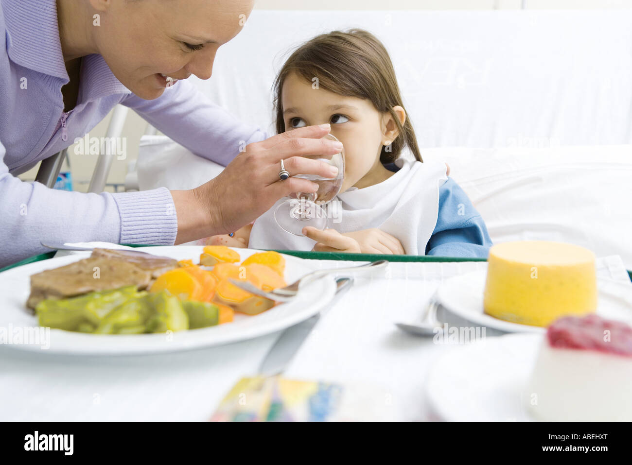 https://c8.alamy.com/comp/ABEHXT/woman-feeding-girl-sitting-in-hospital-bed-ABEHXT.jpg