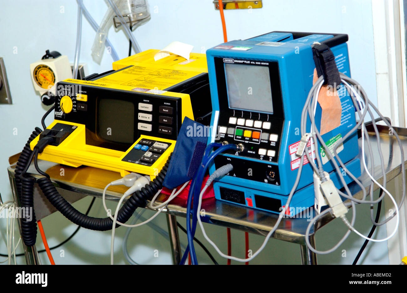 Defibrillator hospital uk hires stock photography and images Alamy