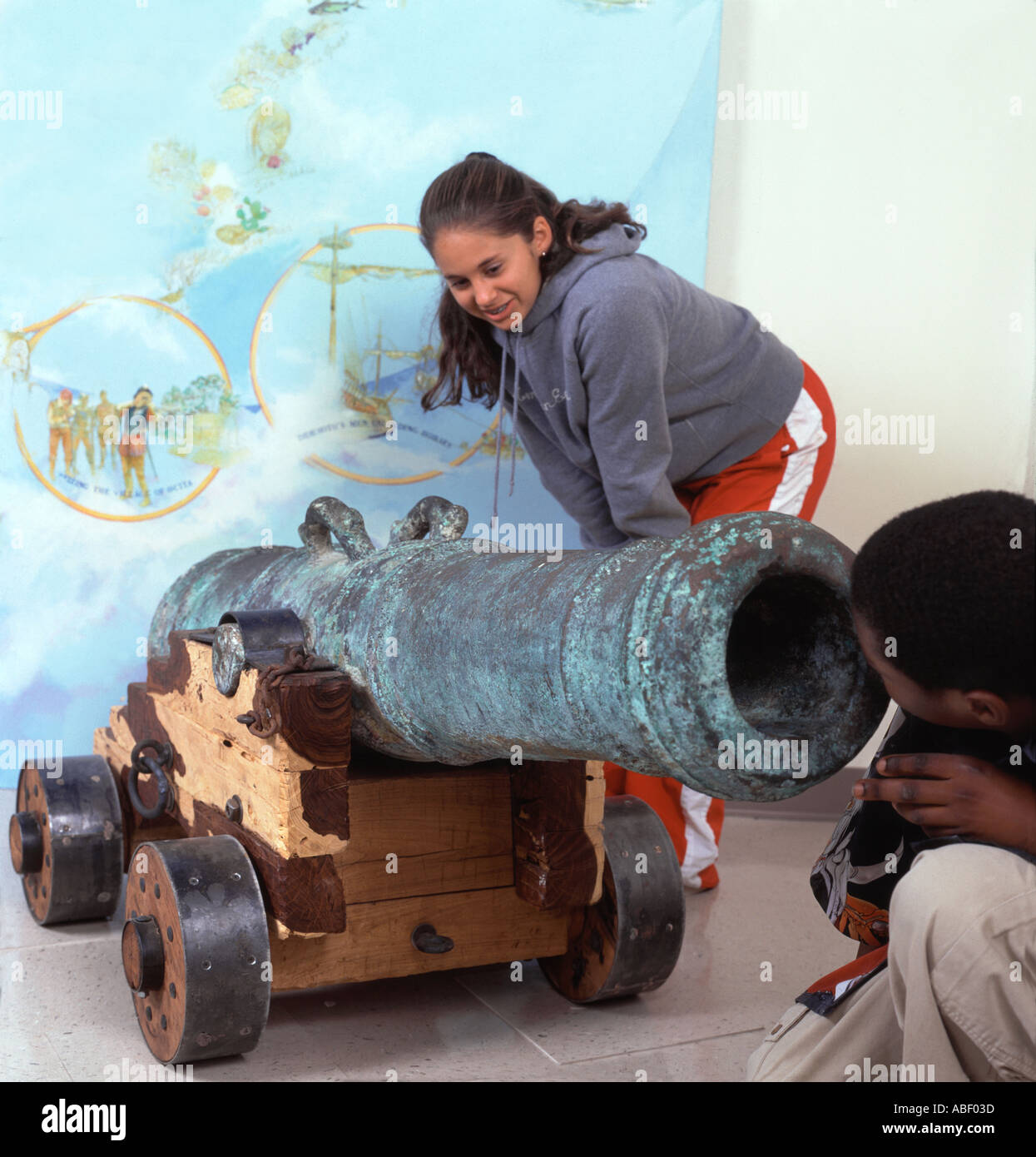 School kids look at bronze Spanish cannon artifact Stock Photo