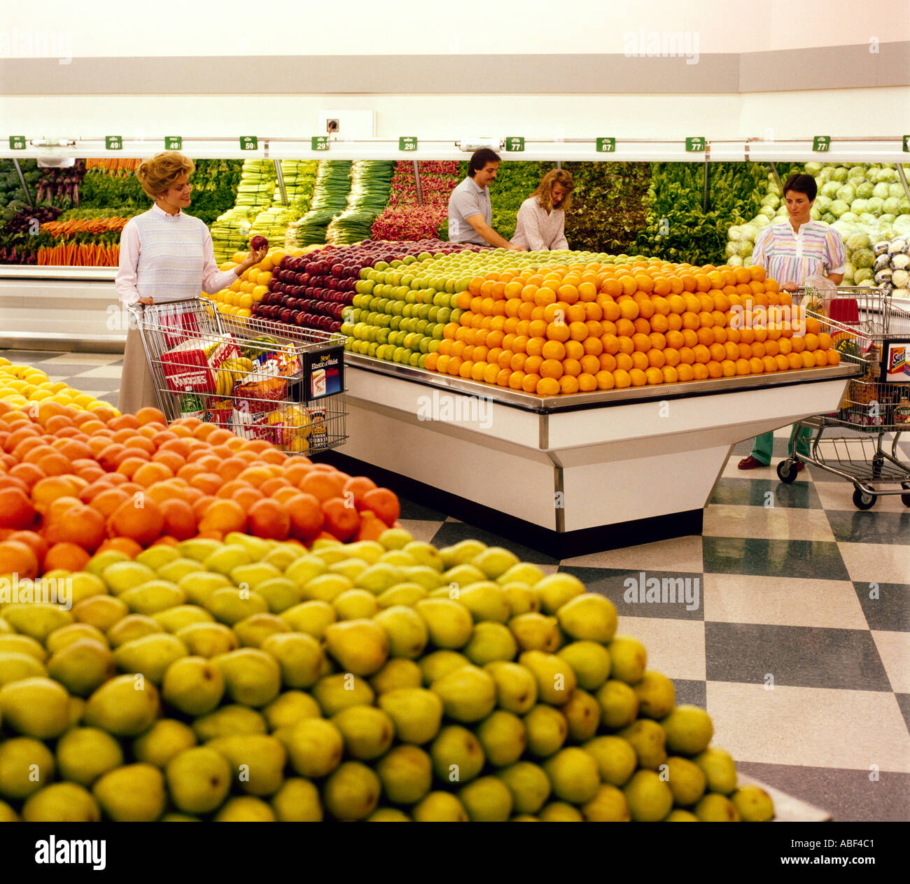 Apples in fresh produce section hires stock photography and images Alamy