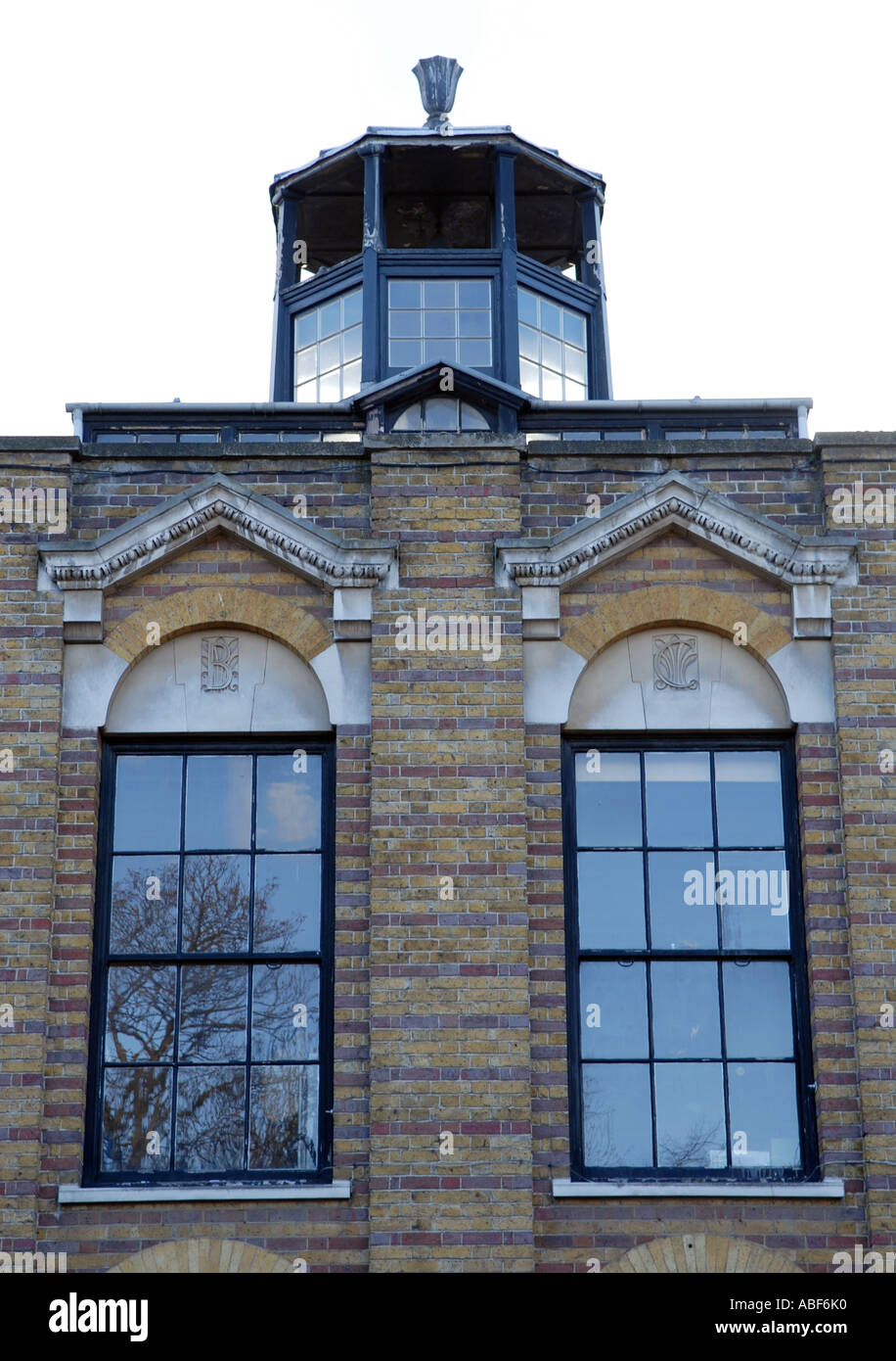 Library on Caledonian Road / Thornhill Sq, North London Stock Photo Alamy