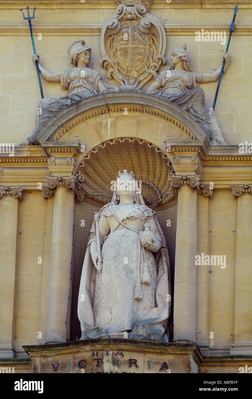 Queen victoria coat of arms hi-res stock photography and images - Alamy