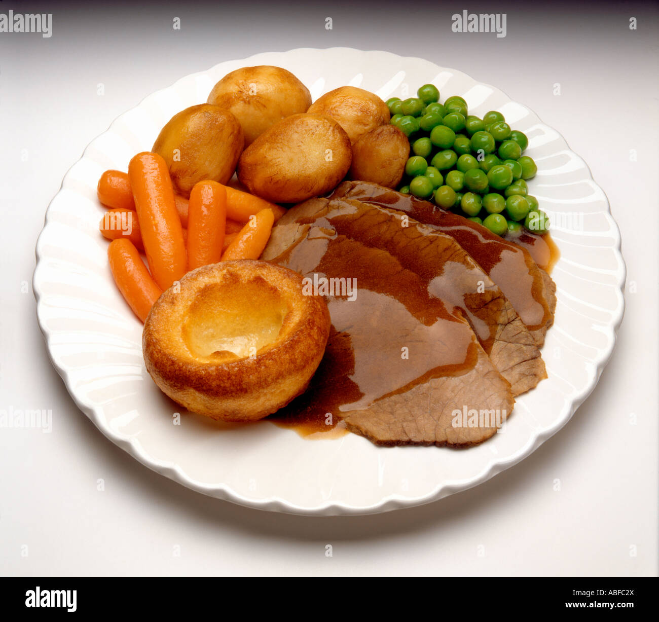 ROAST BEEF DINNER WITH GRAVY TYPICAL SUNDAY LUNCH Stock Photo