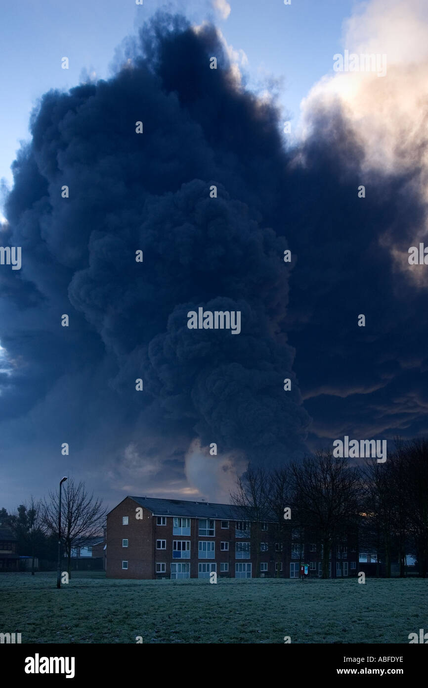 Explosion and fire at Buncefield oil depot, Hemel Hempstead