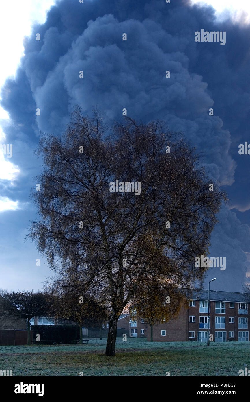 Explosion and fire at Buncefield oil depot, Hemel Hempstead