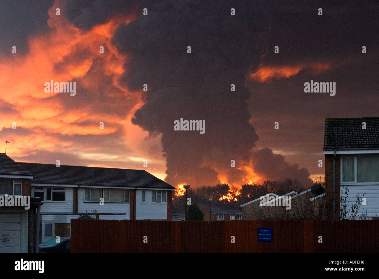 Explosion and fire at Buncefield oil depot, Hemel Hempstead