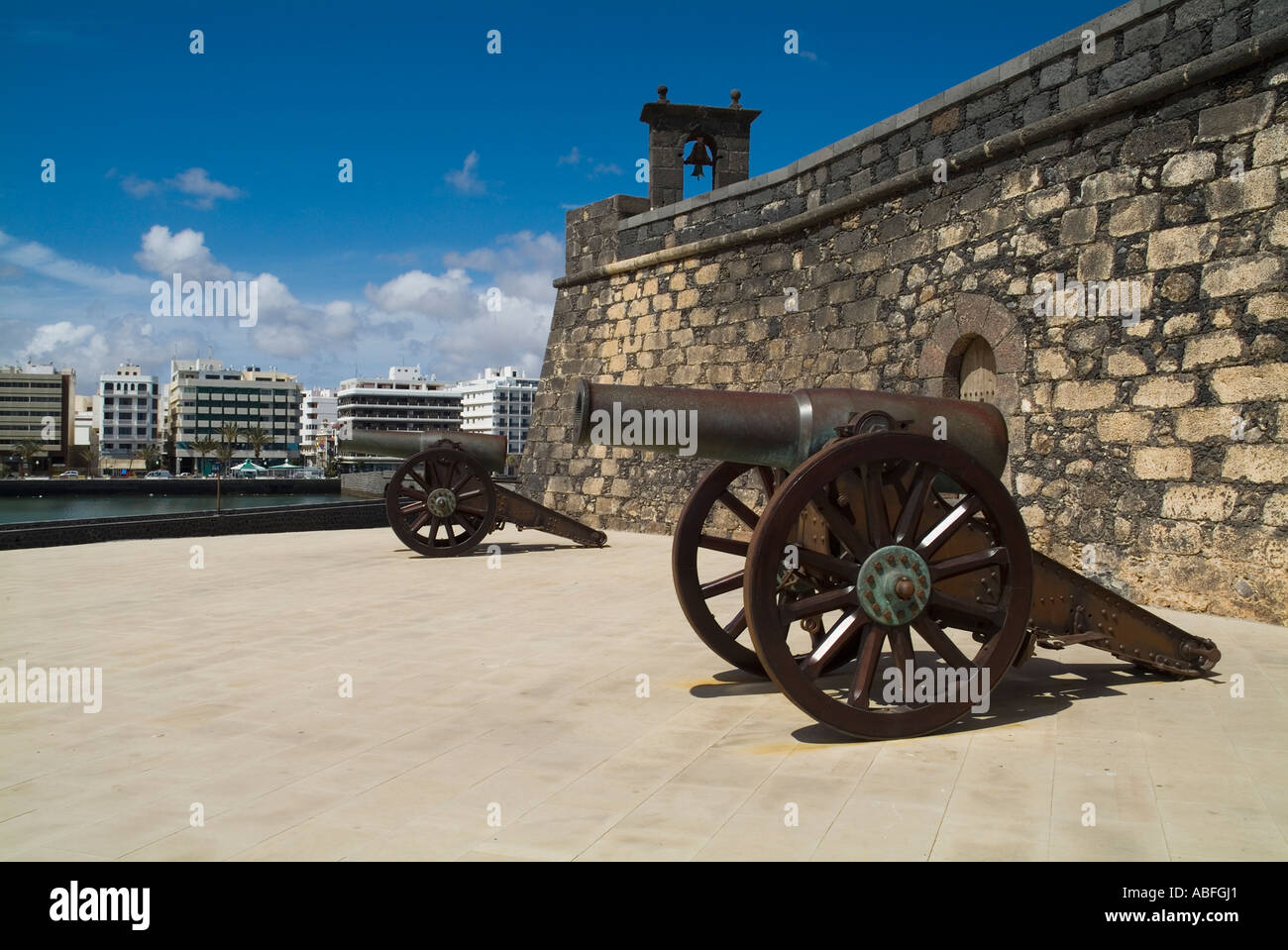 dh Castle San Gabriel ARRECIFE LANZAROTE Cannons by castle walls and bell tower Stock Photo