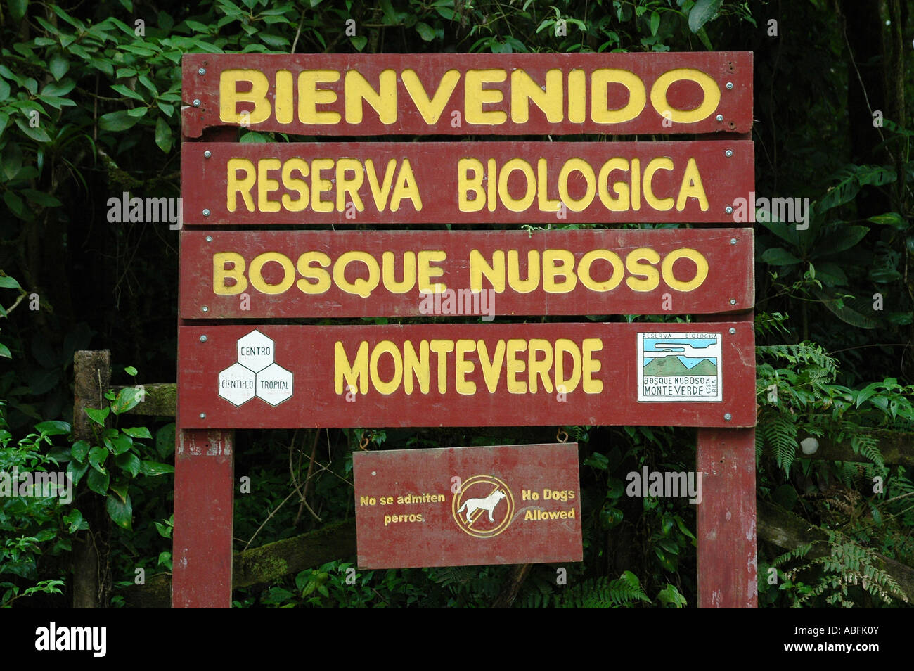 The welcome sign at the main trailhead to the Monteverde 'Cloud Forest' Reserve, Costa Rica Stock Photo