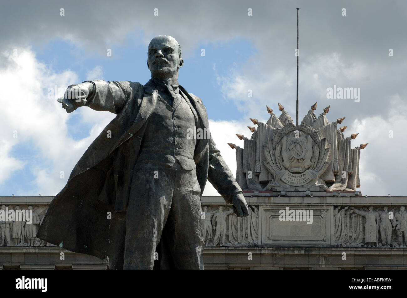 Lenin statue in front of House of Soviets, St Petersburg Stock Photo