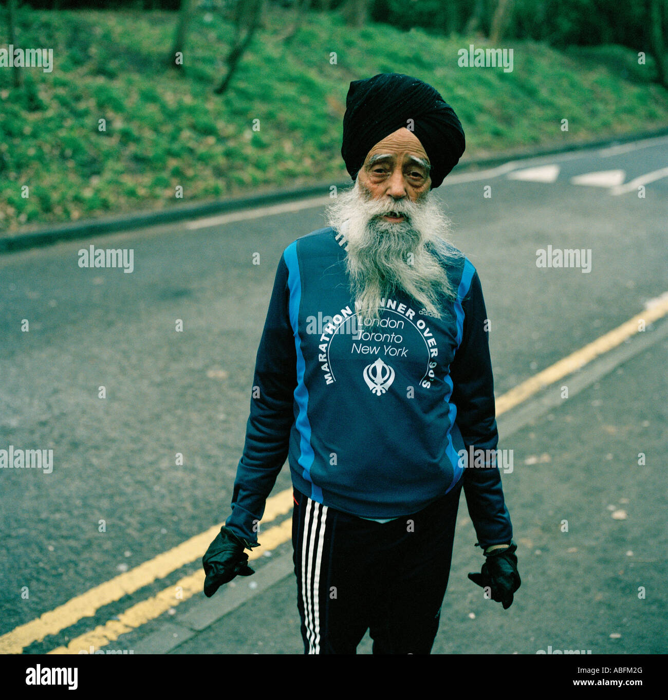 Elderly marathon runner, Fauja Singh, training in London Stock Photo - Alamy