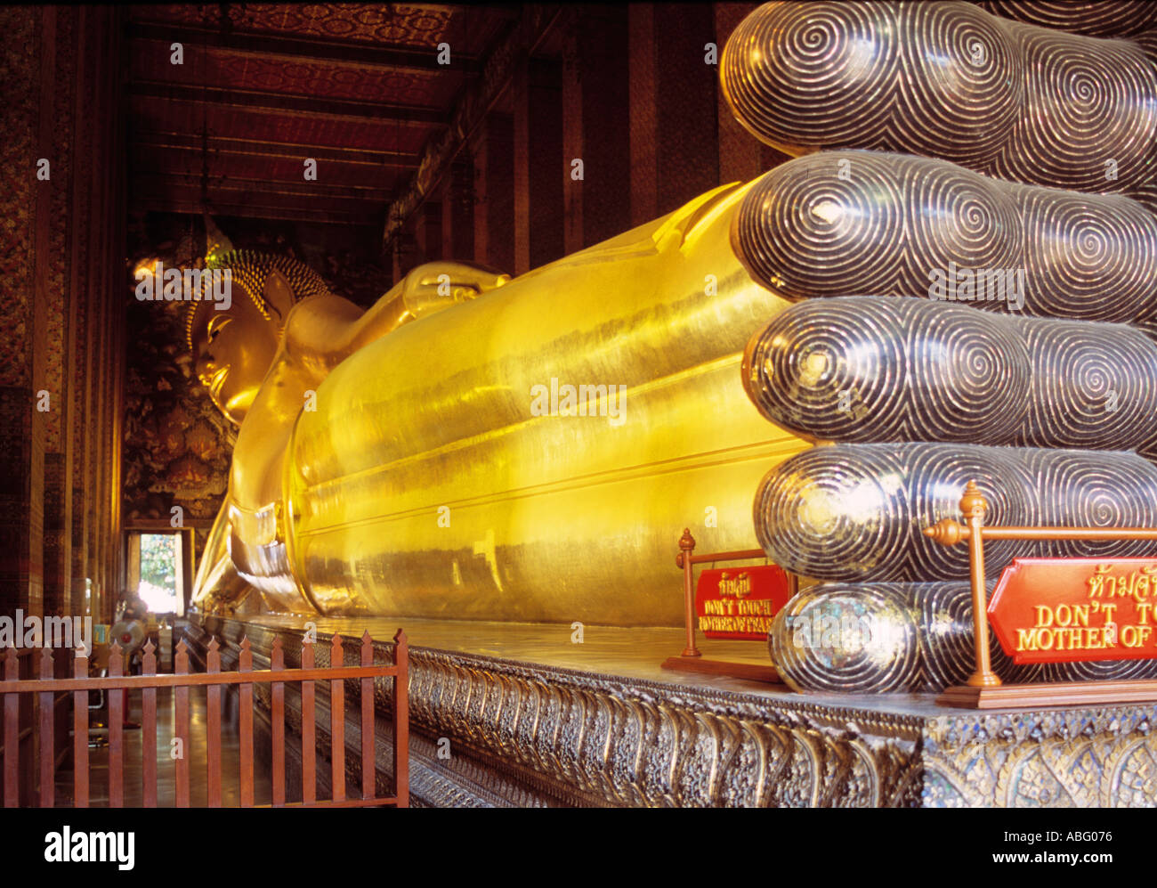 THAILAND BANGKOK RECLINING BUDDHA WAT PHO Stock Photo - Alamy