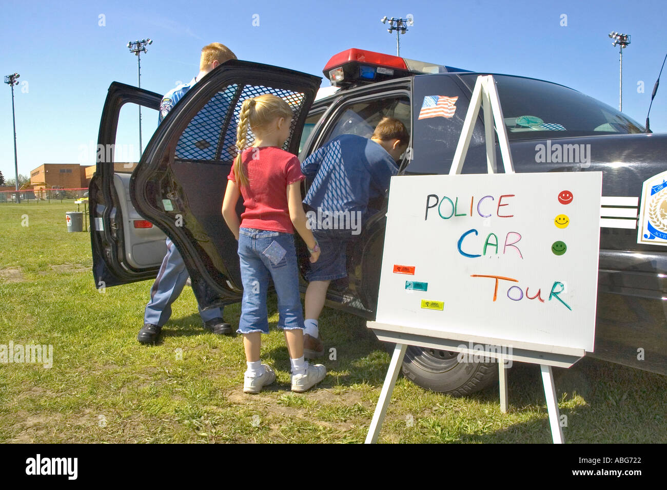 Police Riot Car Children Inaction Police teaching children hi-res stock photography and images - Alamy