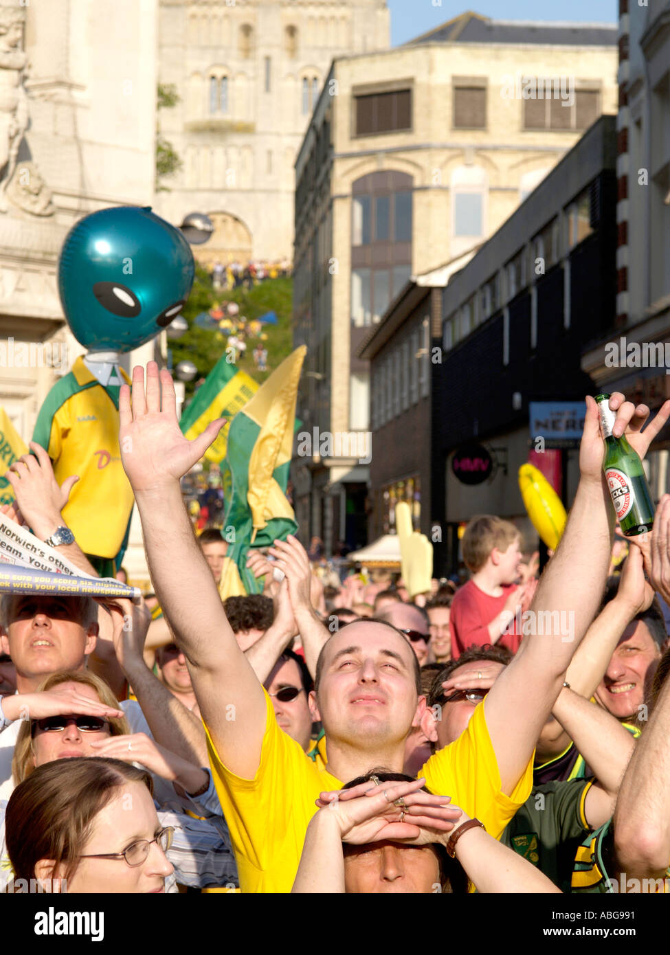 NORWICH CITY CENTRE FOR CIVIC RECEPTION AT CITY HALL FOR THE TEAM OF NORWICH CITY FC NORFOLK EAST ANGLIA ENGLAND UK Stock Photo