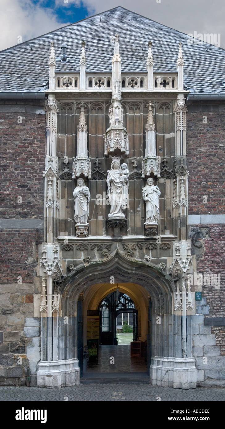 Domschatzkammer Aachen Germany Stock Photo Alamy domschatzkammer-aachen-germany-stock-photo-alamy