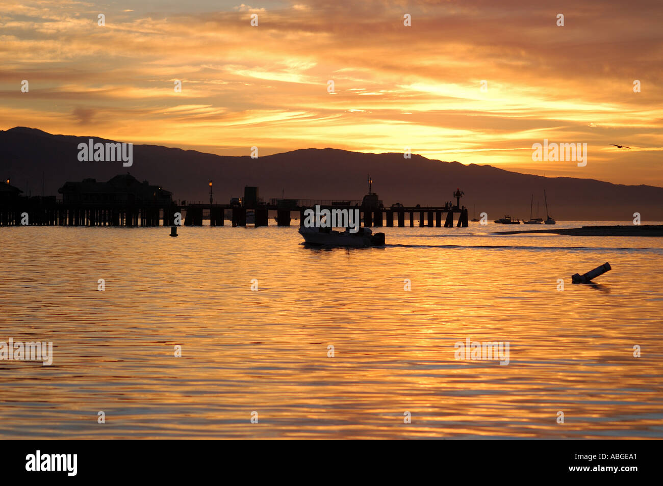 Stearns wharf at sunrise hi-res stock photography and images - Alamy