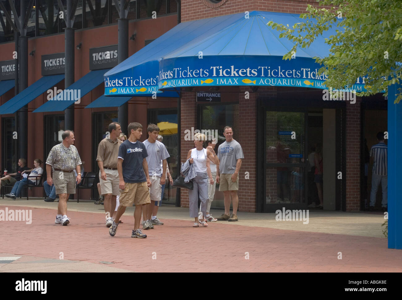 Food court outside Tennessee Aquarium Stock Photo Alamy