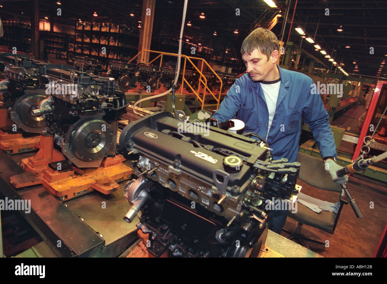 Ford 16v Zetec engine production line at the Ford Bridgend Engine Stock