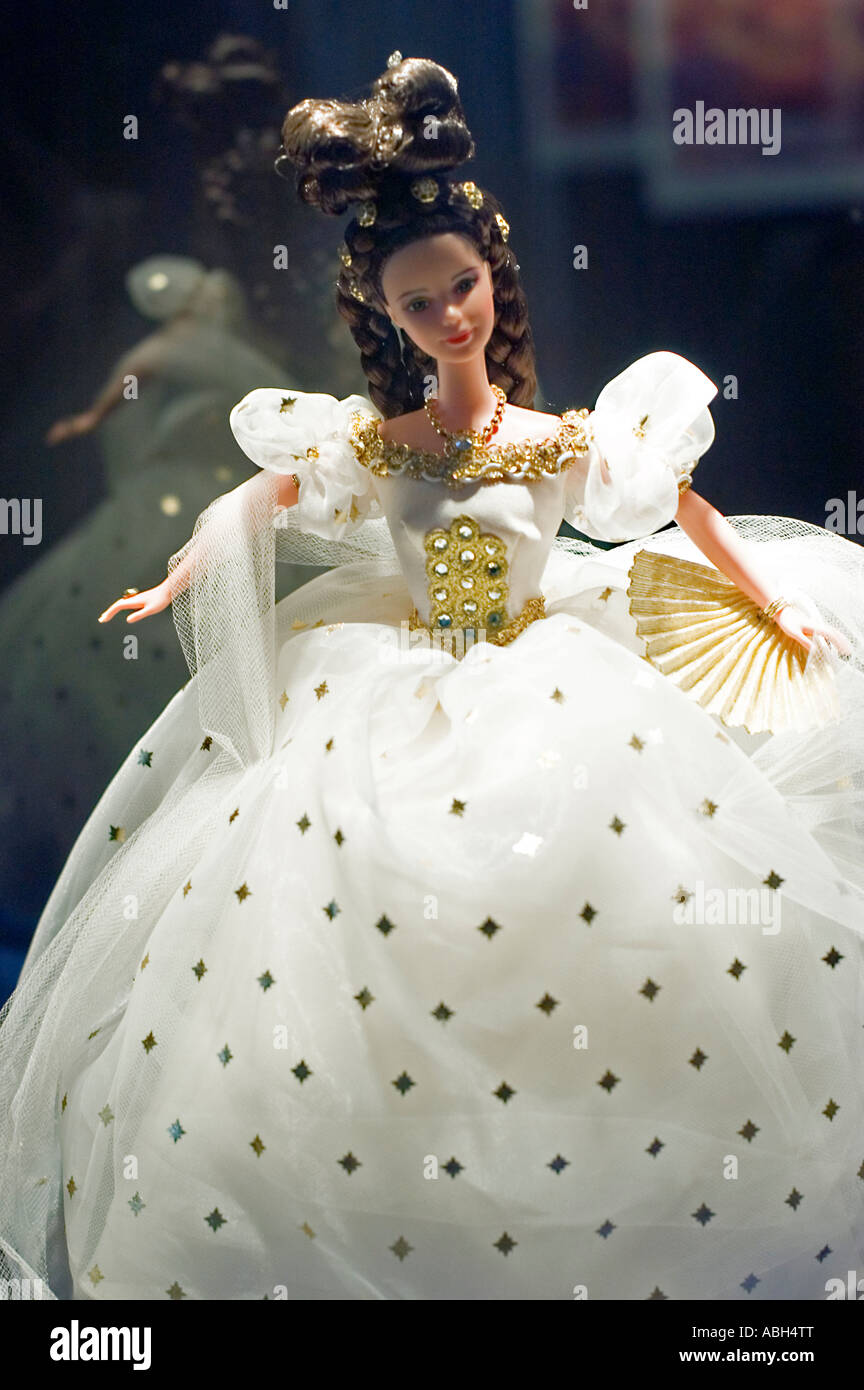 1996 Barbie as Empress Sissy (5) Get ready for a royal tre