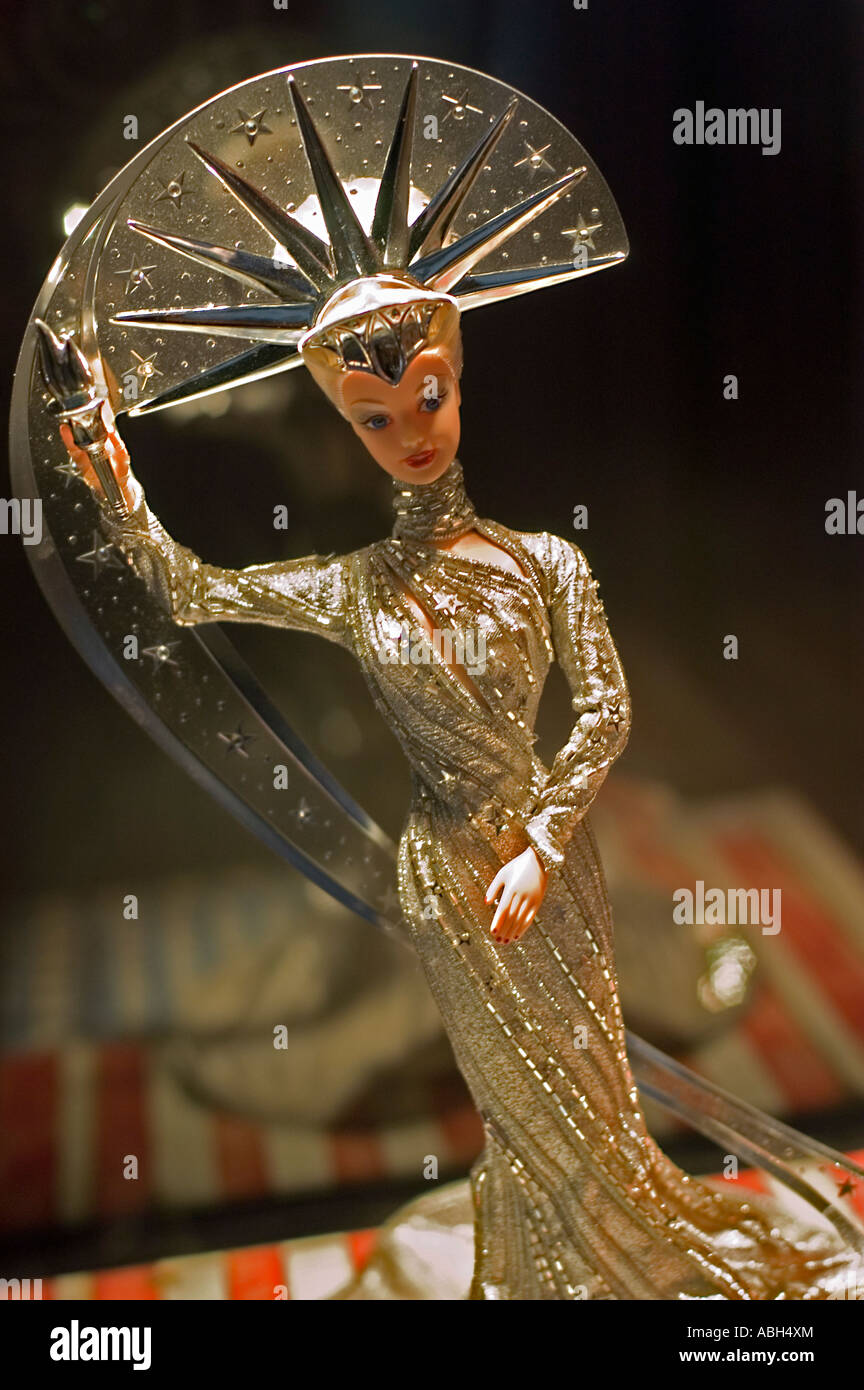 Couture gold dress hi-res stock photography and images - Alamy