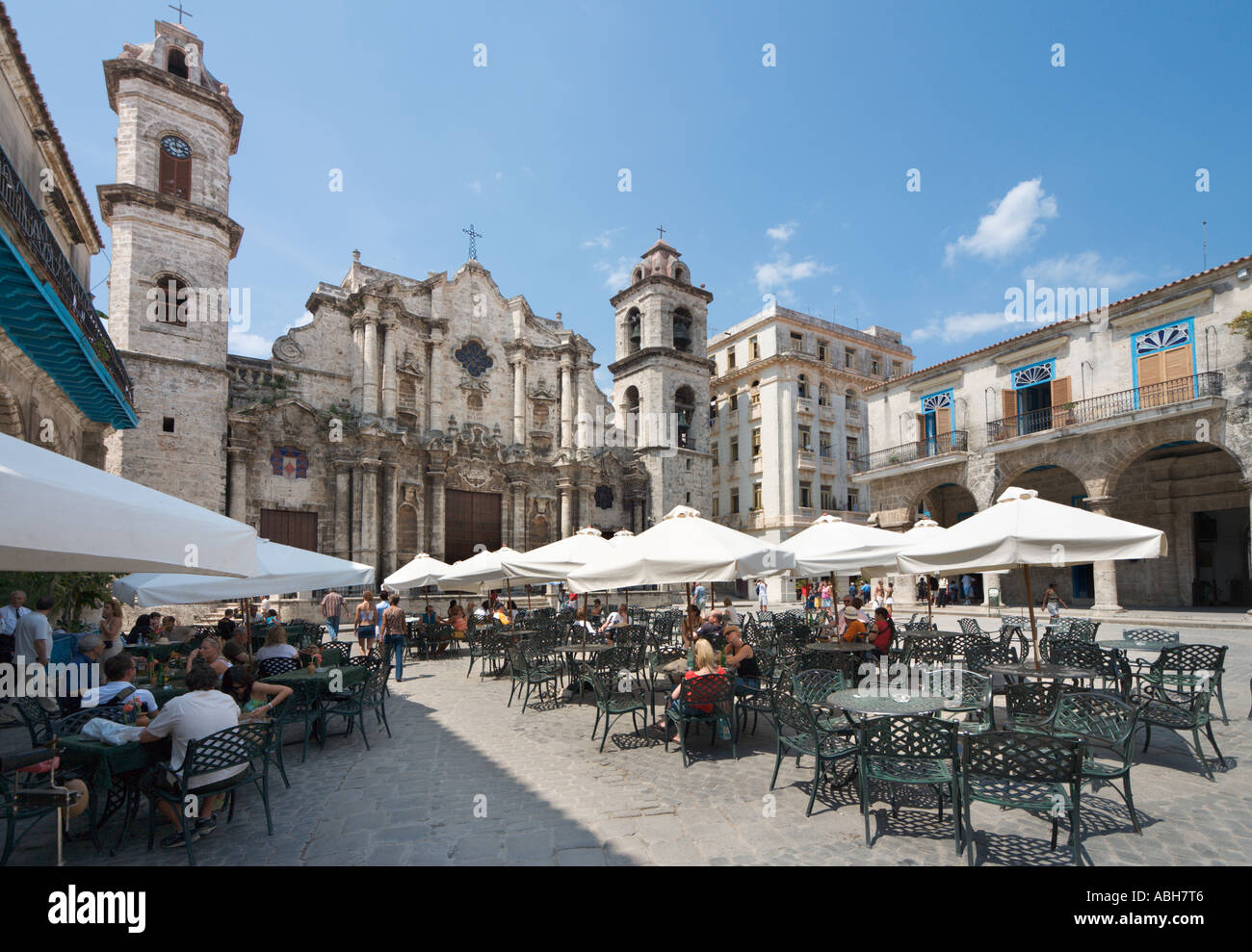 Street cafe in front of the Cathedral, Plaza de la Catedral, Habana Vieja,Havana, Cuba Stock Photo