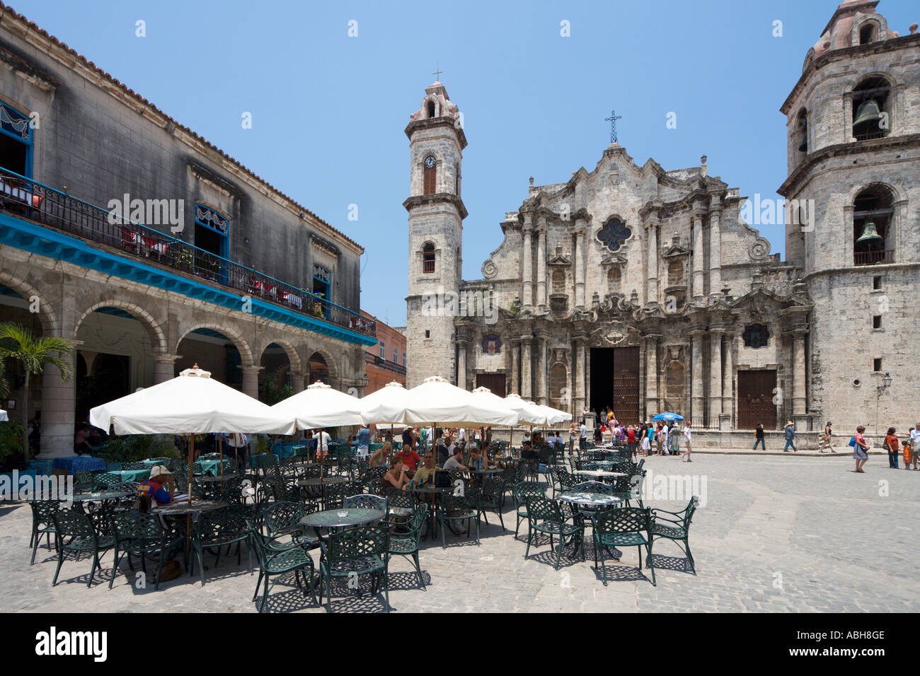 Street cafe in front of the Cathedral, Plaza de la Catedral, Habana Vieja ,Havana, Cuba Stock Photo