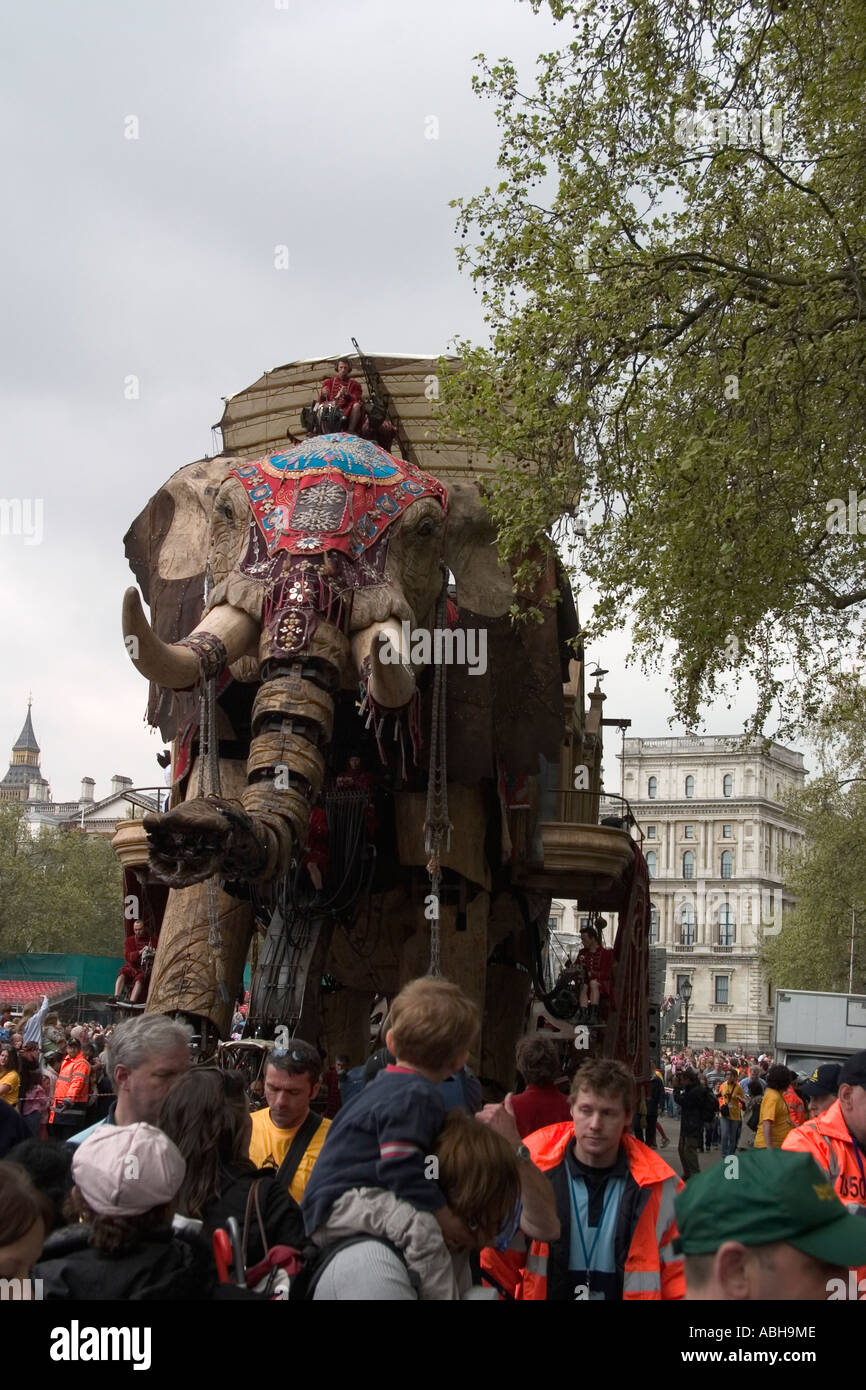 The Sultan's Elephant leaves Horse Guards Parade, London. Street ...