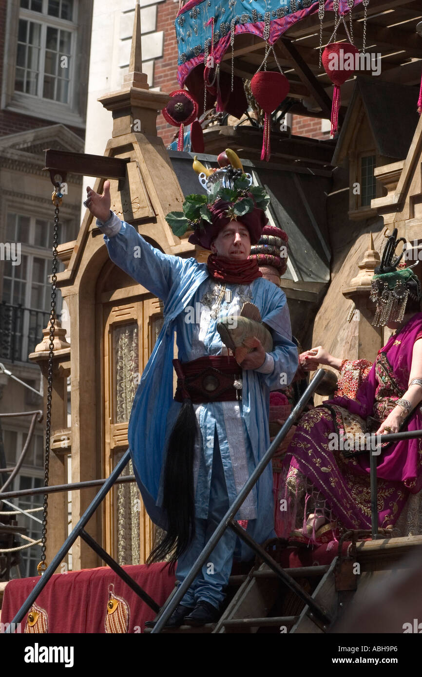 The Sultan appears. The Sultan's Elephant street theatre by Royal de Luxe. London, England Stock Photo