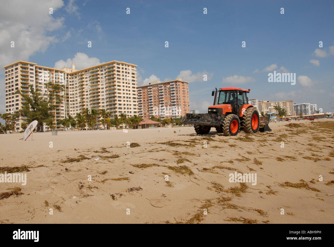 Tractor cleaning beach Stock Photo - Alamy