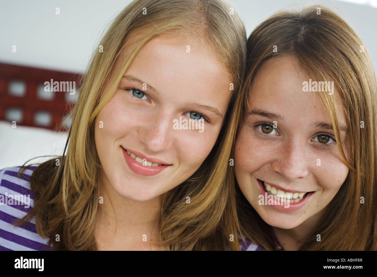 Portrait of 2 smiling teenage girls Stock Photo - Alamy