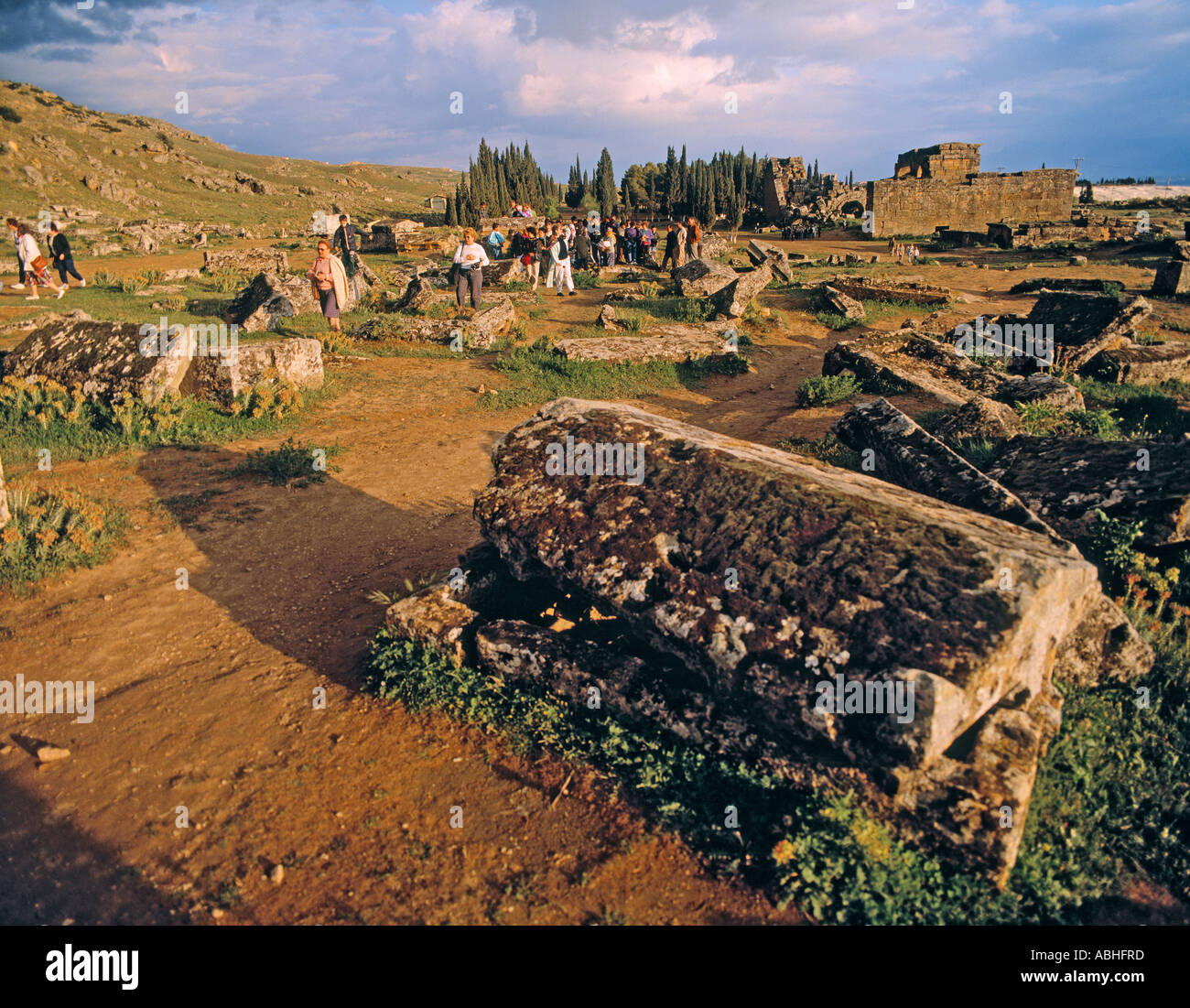 Visit tombs hi-res stock photography and images - Alamy
